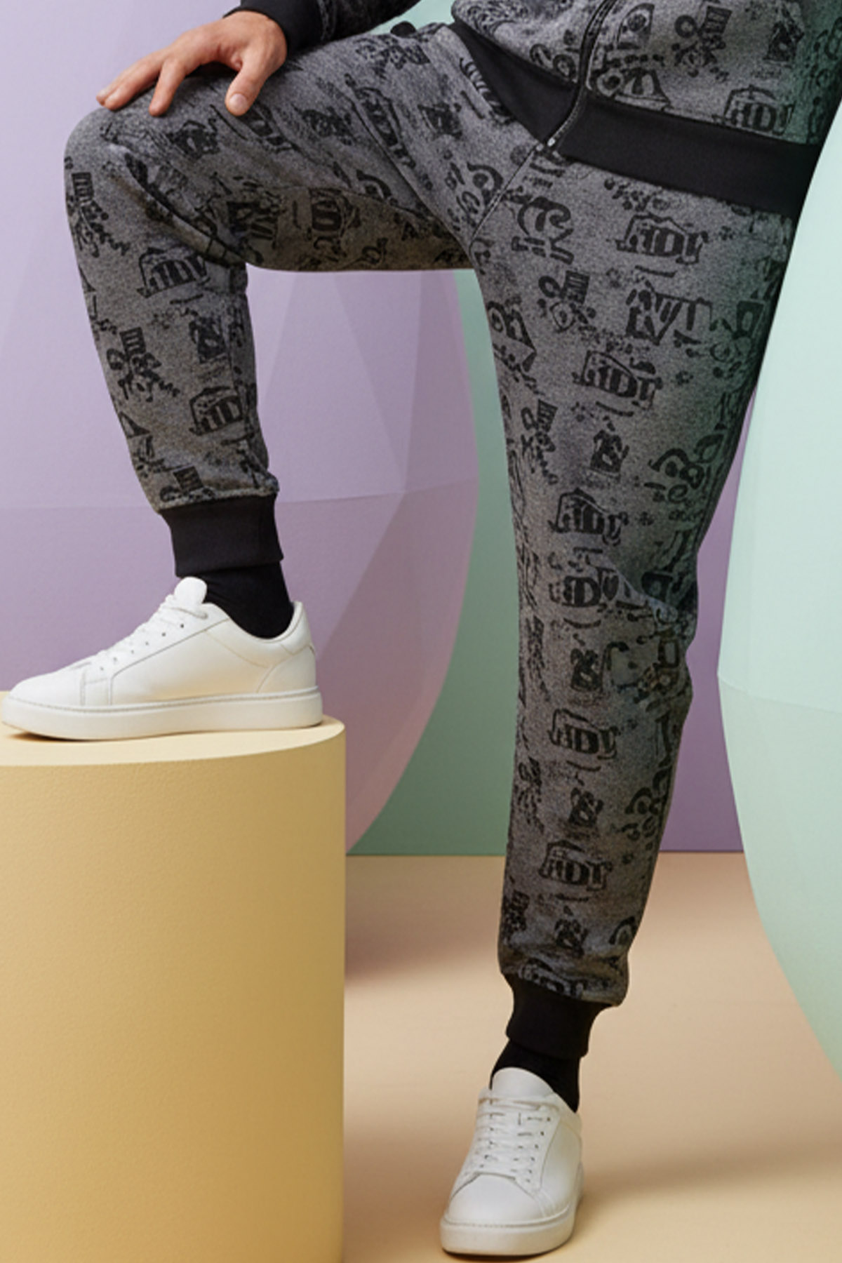 Füme Grafiti Manşetli Eşofman Altı detay görseli – Aynı gün kargo ve ücretsiz iade | Wingetstar