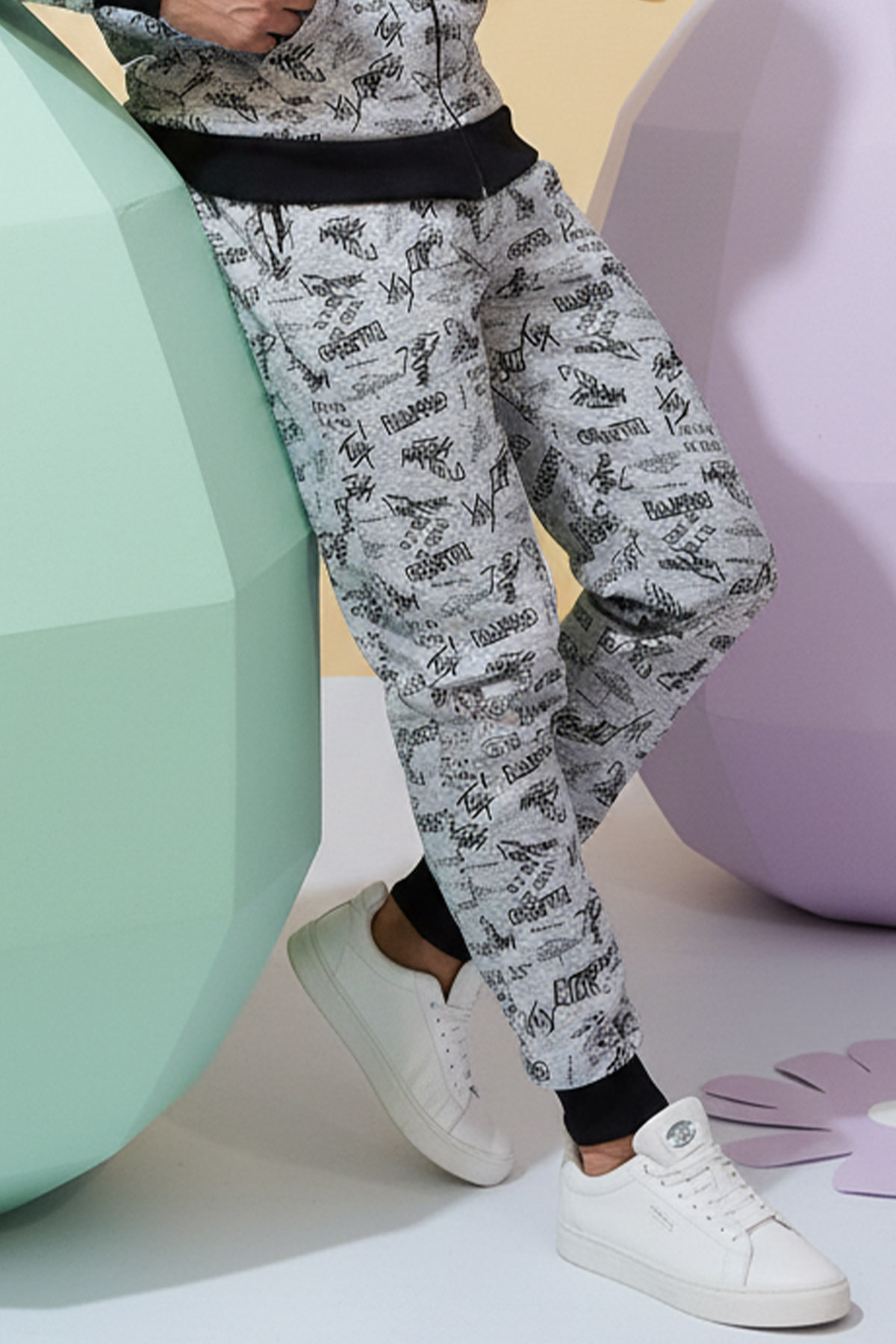 Gri Grafiti Manşetli Eşofman Altı detay görseli – Aynı gün kargo ve ücretsiz iade | Wingetstar