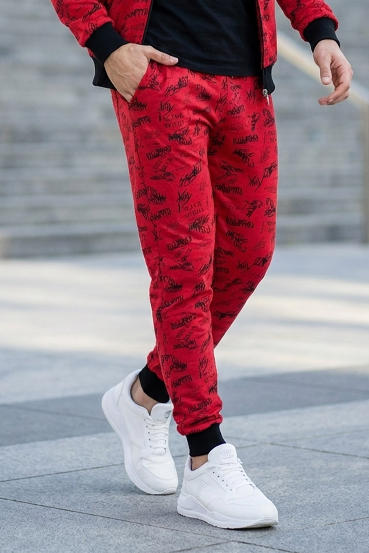 Kırmızı Grafiti  Manşetli Eşofman Altı detay görseli – Aynı gün kargo ve ücretsiz iade | Wingetstar