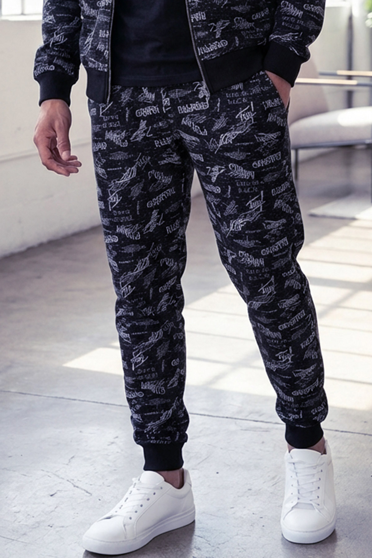 Lacivert Grafiti Manşetli Eşofman Altı detay görseli – Aynı gün kargo ve ücretsiz iade | Wingetstar