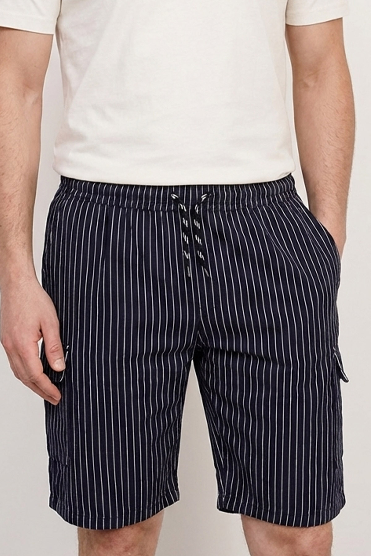 Siyah Çizgili Kargo Cepli Pamuklu Şort detay görseli – Aynı gün kargo ve ücretsiz iade | Wingetstar