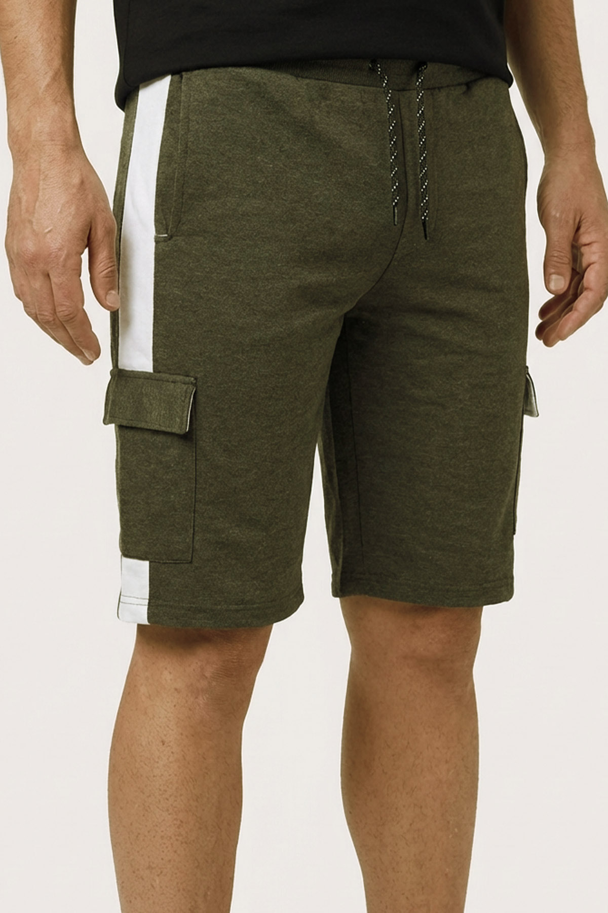 Haki Şeritli Kargo Cepli Pamuklu Şort | Wingetstar Haki Şeritli Kargo Cepli Pamuklu Şort detay görseli – Aynı gün kargo ve ücretsiz iade | Wingetstar